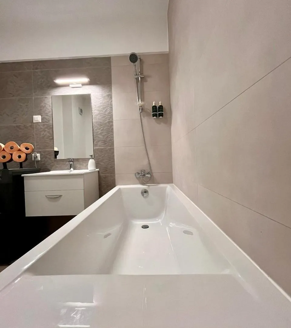 The Butterfly Suite, Near Arenele Romane & Constitution Square Bucharest 0*,